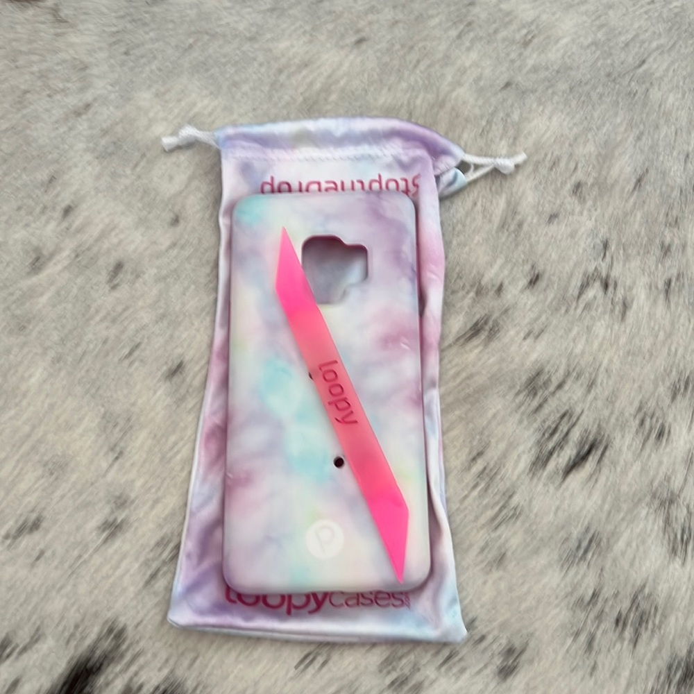 ✨NWOT✨ S9 loopy case